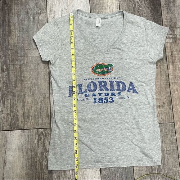 Gildan Brand Women’s Retro Look Gray Florida Gators Tshirt Size Medium - Picture 12 of 13